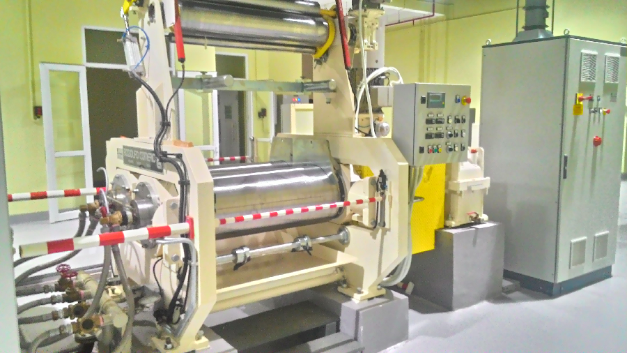 Máy trộn cao su/>
									<img u=